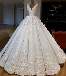 Stunning Ball Gown Wedding Dresses For Church V Neck Appliques Embroidery Beaded Sequins Sweep Train Bridal Gowns Formal9292835