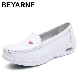 Flats 2023 New Women Flat Leather Shoes Casual White Wedge with Soft Bottom Slip on Love Heart Comfortable Mom Nurse Work Shoes