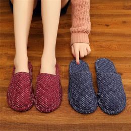 Slippers Couple's Four Seasons Home Indoor Silent and Mute Pure Cotton Fabric Sole Soft Sole Non Harmful Solid Wood Floor Slippers