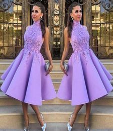 Light Purple Sleeveless Short Bridesmaid Dresses Lace Appliques High Neck Satin Knee Length Bridesmaid Gowns For Wedding Formal Pa4351534