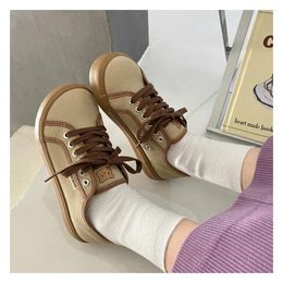 Casual Shoes 2024 Girls White Light Brown SneakersDesigner Canvas Women Low Top Sneakers Wide Toe Lace Up Trainers Comfortable W