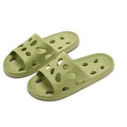 Slippers 2024 New Summer Cartoon Bear Men Home Slides Shoes Eva Trend Women Couple Non-Slip Indoor Outdoor Cosy House Shower02 H240322