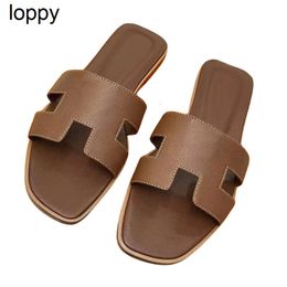 2024 new style Summer Best Designer sandal Outwear Leisure Vacation Slides Beach Flat Slippers fashion brand Genuine Leather Shoes Women Slides