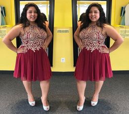 Plus Size Burgundy Homecoming Dresses Chiffon A Line Keyhole Neck Knee Length Backless Cocktail Party Dresses With Gold Appliques8962864