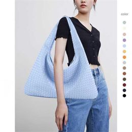 Trendy Shoulder Bags Woven Solid Colour Designer Handbags Tote Large Capacity Portable Shoulder Bag Simple Soft Leather Shopping Bag 240311