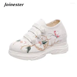 Casual Shoes Vintage Embroidered Sneakers For Women 2024 Autumn Runway Ladies Non Slip Rubber Sole Travel Retro Sneaker