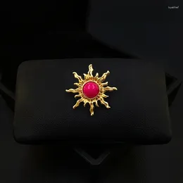 Brooches Retro Golden Sun Small Brooch High-End Women's Luxury Suit Pins Anti-Exposure Cardigan Fixed Buckle Elegant Corsage Jewellery 1827