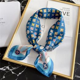 26style Primavera Estate Stilista di moda in seta Sciarpe regalo per feste di compleanno da donna Fascia in tessuto ad alto senso Sciarpa con lettera stampata 70x70 cm