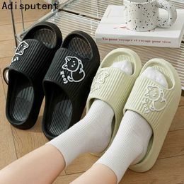 Hausschuhe Sommer Frauen Männer Dicke Plattform Flache Bär Cartoon Slipper Dusche Bad Flip-Flops Strand Sandalen Dame Haus Rutschen H240322