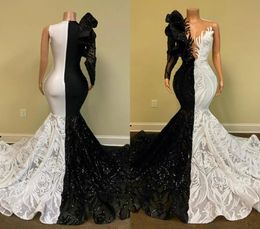 2020 Black and white Mermaid Evening Dresses High Neck Sequins Appliqued Lace Court Train Party Dress Custom Made Formal Evening G6466867