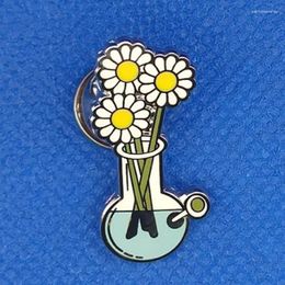 Brooches High-quality Cute Daisy Vase Brooch Experimental Pin Science Bong Flower Art Addition Sweet Valentine's Day Girls Gift