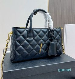 Small Handbag Purse Tote Bag Leather Fashion Letters Diamond Patterned Zipper Closure Black Chain Crossbody Bags 26cm