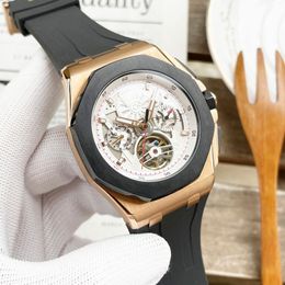 Mans Watches 44mm 자동 기계식 움직임 시계 Montre Gift를위한 고무 유리 방수