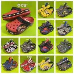 Sandalet Eva Kids Crocclog Timsah Ayakkabı Slip Olmayan Hafif Konforlu Yüksek Kaliteli Çocuklar Yaz Plajı Havalandırma Slaytları Tasarımcılar Karikatür Terlik A-19