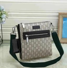 Luxurys designers Mens axelväskor Man BROSCASES Fashion Handbag Bolsas Messenger Bag Crossbody Bag Purse1