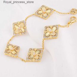 Charm Bracelets 5-Petal Flower 18k Gold Plated Womens Lucky Clover s Inlaid Zircon Design Luxury Jewellery for Birthday Gift Q240321