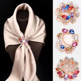 Brooches SKEDS Trendy Classic Elegant Women Round Rhinestone Scarf Clip Pins Luxury Crystal Colorful Metal Lapel Pin For Lady