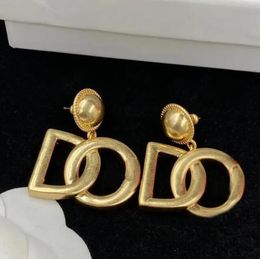 Moda classica oro 18 carati lettera ciondola lampadario orecchini pendenti donne designer di marca semplicità gioielli 2.3.4 cm alta qualità opzionale