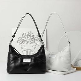 2022 New Magilla Pillow Bag Single Shoulder Bag Cloud Bag Star Same Sponge Down Versatile Underarm Womens Bag