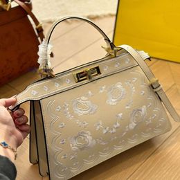 Fashion Designer bag The texture is very advanced delicate elegant capacity large size 33.25 kitten Hand-held crossbody