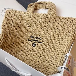 مصمم Raffiaa Grass Shopping Straw Beach Bag Fashion Houdte Handbags Fashing Women's Pags Summer Woved Hand Handbag حزمة كبيرة السعة