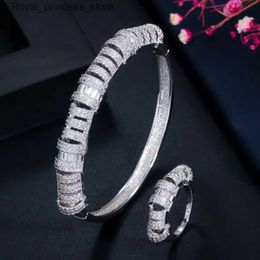 Charm Bracelets Three layer gorgeous cubic zirconia luxurious open cuff bracelet and ring set suitable for womens Dubai party dress Jewellery JS554 Q240321