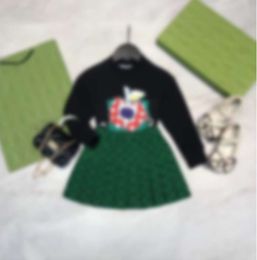 Kinder Kleidung Sets plus samter warmer Mode britische Top -Markenherbst- und Winterkinder Jungen Schätze Mädchen Baumwolle zweiteilige Designer Hoodie Rock Hosenf