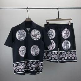23SS Mens Designers Takip Seti Lüks Klasik Moda Hawaii Gömlekleri Trailtsuits Ananas Baskı Şort Gömlek Kısa Kollu Takım #024