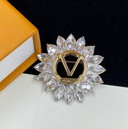 Erkekler için Tasarımcı Pimleri Kadın Altın Broşlar Pin Broche Yüksek Kaliteli Narin Elbise Korsage Broş Elmas Mücevher Hediyesi