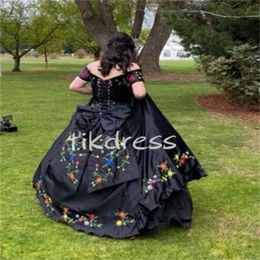 Abiti Quinceanera neri messicani Charro 2024 Ricami colorati Abiti De Xv Anos Spalle scoperte Debuttante 15 Vestido De Para Quindici Sedici Festa di compleanno