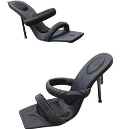 Designer Sandálias de dedo do dedo da feminina famosa famosa sliders preto de salto alto sliders preto tira de couro sapatilhas de fivela de fivela de fivela de bomba praia de praia 5cm 7cm 10cm com tamanho de caixa 35-41