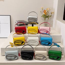 Designer popular dingdang bag, new trend underarm bag, fashionable and versatile shoulder bag, niche design handbag