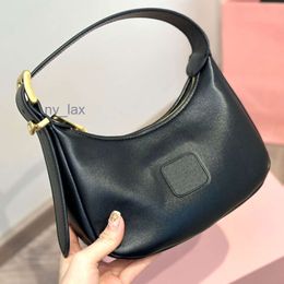 Fashion Designer bag Original single layer cowhide simple and crisp design cool highlight functionality soft comfortable size 22X13cm underarm