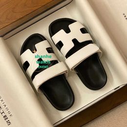 Designer Slippers 2024 Summer Flat Bottom One Piece Colour Block External Wearing Sandals for Womens Leisure Beach Velcro Genuine Leather Second Uncle 17M2