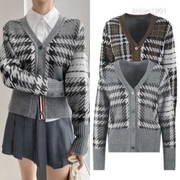 Mens Hoodies Sweatshirts High Quality Temperament British College Style Retro Grey Design Sense TB Houndstooth Striped Knitted Top Cardigan Womens Coat 230114