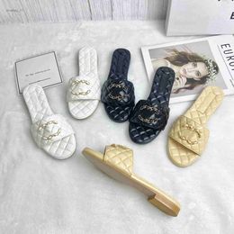 Sandals Leather Mid Heel Embroidered Sandals Women Slippers Designer Sandal Lady Wedding Party Slides Flats Ankle Buckle Rubber Sole Summer Beach Chunky Heels