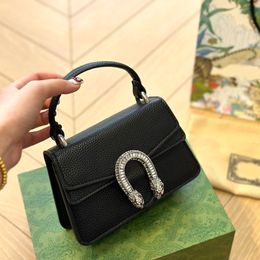 Fashion Designer bag Classic leather is unbeatable beautiful invincible all-matching capacity size18X9cm chain bag