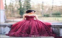 Simple Burgundy Quinceanera Ball Gown Dresses Sweetheart Lace Appliques Sweet 16 Tulle Puffy Basque Waist Flowers Party Prom Eveni6102134