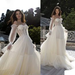 Sweetheart A Line Wedding Dresses Sexy Strapless Lace Applique Bridal Gowns Illusion Long Sleeve Beach Wedding Dress