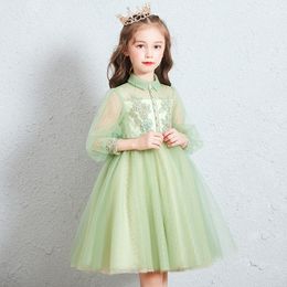 Abiti da ragazza di fiori corti in tulle verde grazioso a maniche lunghe Abiti da spettacolo per ragazze Gonna per compleanno/festa per ragazze Abito per tutti i giorni personalizzato SZ 2-12 D321068