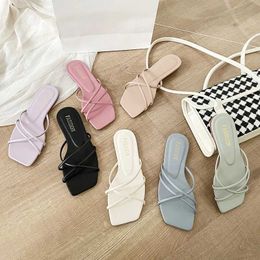 Terlik Düz Kadınlar Yaz Ayakkabıları Sıradan Alt Sandalet Flip Flops Şeker Renk İç Mekan Açık Plaj Slaytları Çapraz Pantuflas H240322