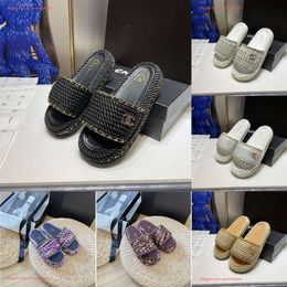 2023 Designer Slides Heels Sandals Knitted Straw Woven Thick Bottom Slippers Womens Outwear Casual Anti Slip Flat Summer Fashion Sandals