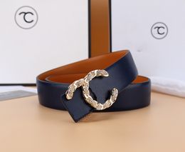 Classic designer women's belt, luxurious design. The belt width is 3.5 centimeters. 4 colors, with packaging box, fashionable women's belt is very good