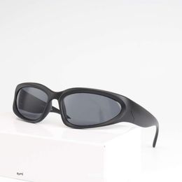 2 pcs Fashion luxury designer New cycling sunglasses mens and womens sports sunglasses classic travel fashion glasses 2205 S54Z