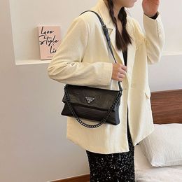 Omuz çantası tasarımcısı sıcak marka kadın kare çantası yeni moda koltuklu kadın yüksek zinciri