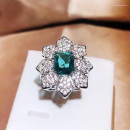 Cluster Rings Petal Flower Emerald Full Diamond Ring Open Personality Temperament Tide Female Exaggerated Accessories Party Birthday Gift