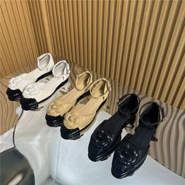 2024 летние туфли-лодочки на плоской подошве, сандалии, тапочки с цветочным принтом на пятке, Высочайшее качество, металлическая пряжка, известный бренд, женская однотонная уличная модельная обувь на плоской подошве из натуральной кожи.