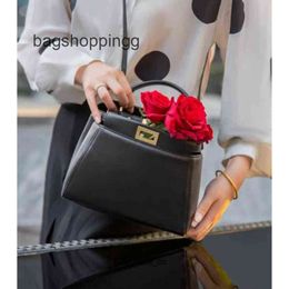 Designer Bags fenddi Bag Female 2020 New Mini Sheepskin Kitten Peekaboo Hand Leather One Shoulder Messenger WNJH