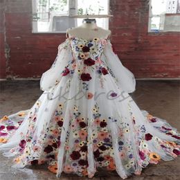 Vestidos de casamento de flores coloridas 3D com cor extravagante Élfico País Vestidos de noiva Mangas bufantes Vestidos de Novia Court Train Vestido de noiva exclusivo não tradicional