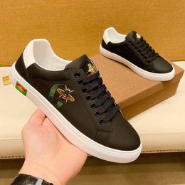 Shoes Mens Luxury Small Black Mens Genuine Leather Casual Versatile European Products Bee Board